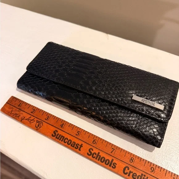 Kenneth Cole Reaction Black Snakeskin Wallet Clutch Organizer - Picture 5 of 6